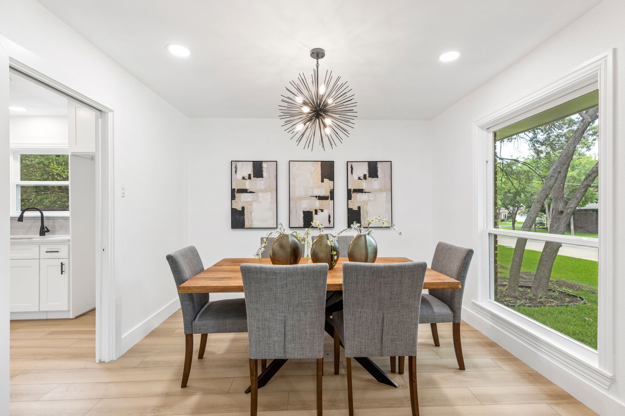 Dining room with sputnik chandelier